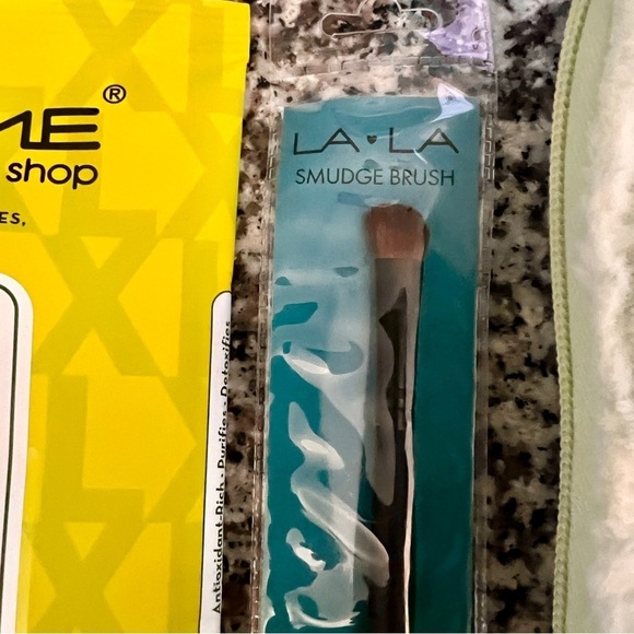 NEW Mixed Makeup Bundle - Picture 5 of 7